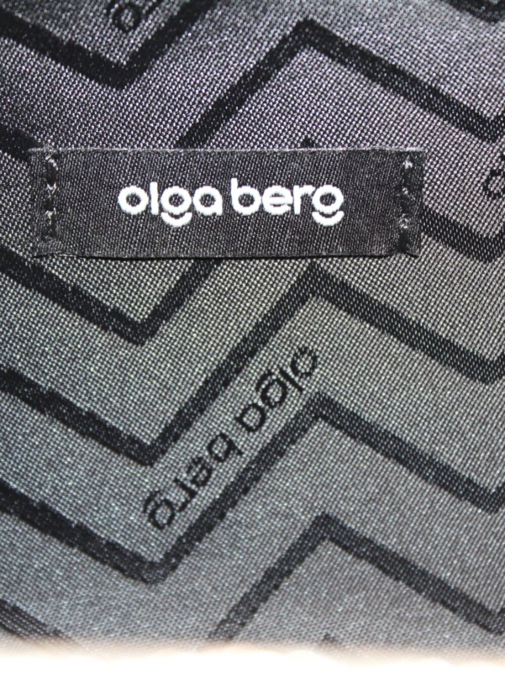 NWT Olga Berg Izza Oval Frame Clutch Shoulder Bag - Picture 10 of 10